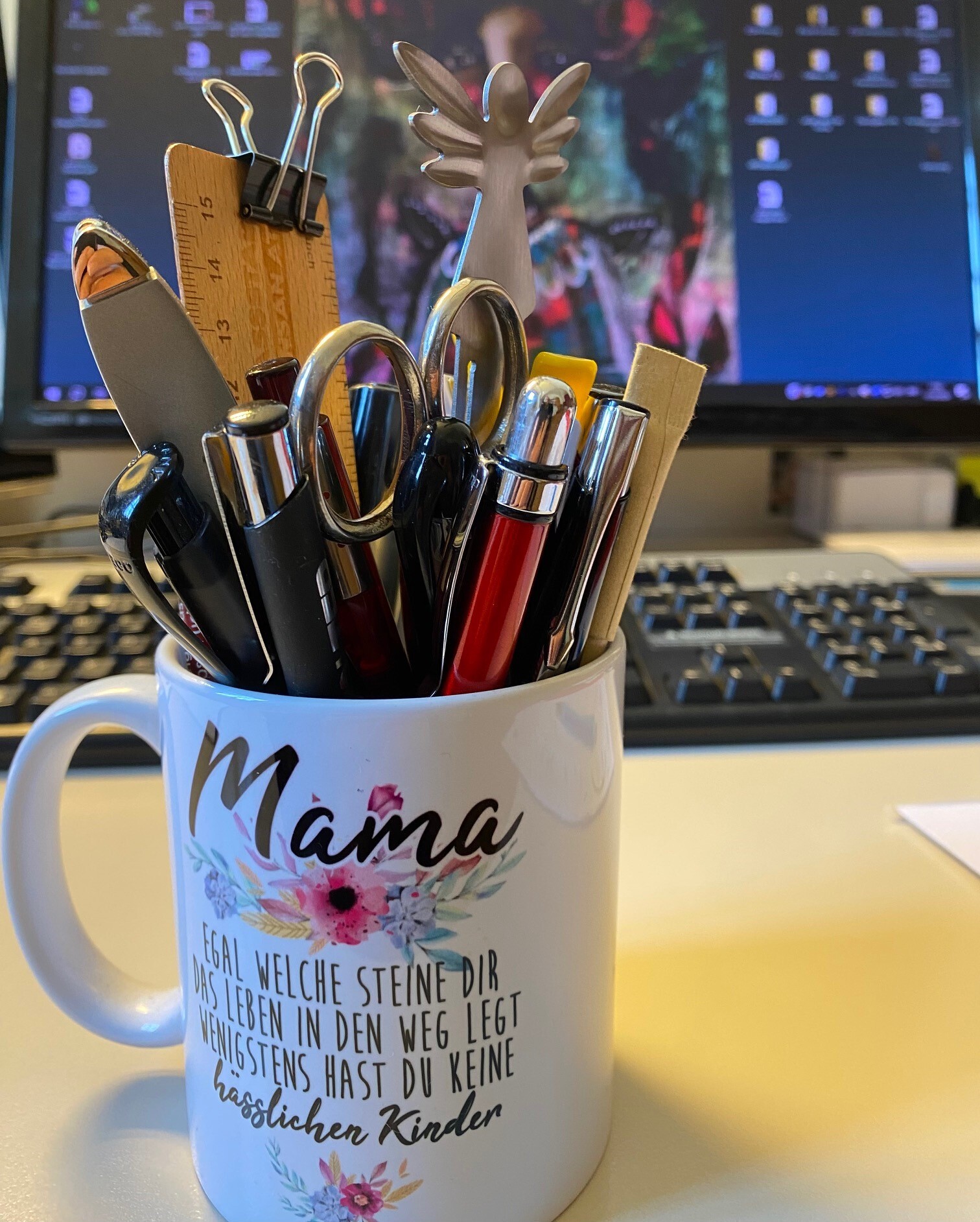 Tasse mit Stiften