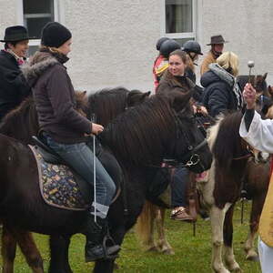Zu Fuß und hoch zu Pferd