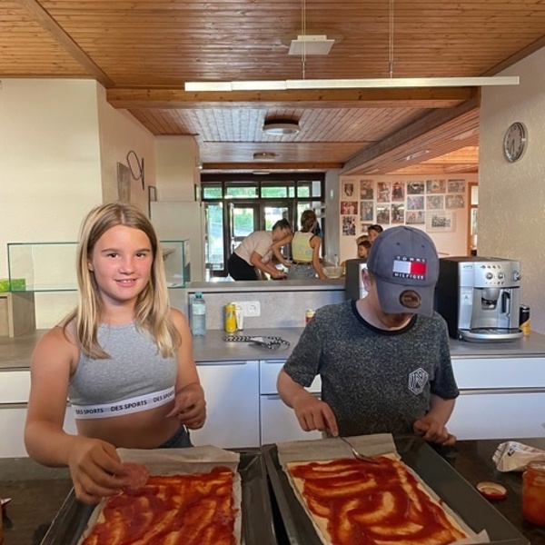 Wir backen Pizzas
