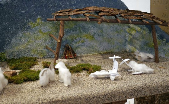 Schafe an der Krippe