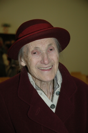 Franziska Jägerstätter 2010 bei einer Feier in Enns zum Gedenken an den Eintritt in den Dritten Orden des Hl. Franziskus. © Wallner_KIZ